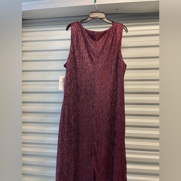 Purple Sleeveless Dress - Picture 3 of 3